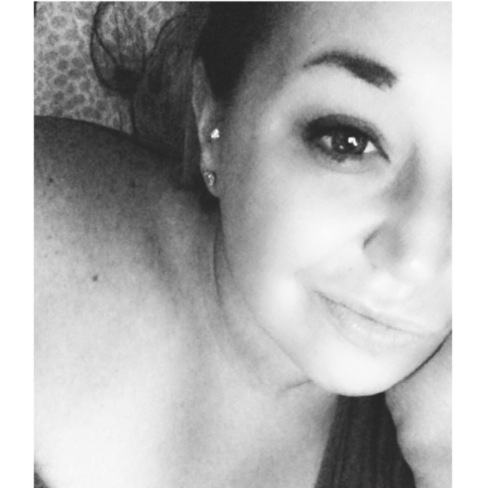 Meet your Posher, Hollie